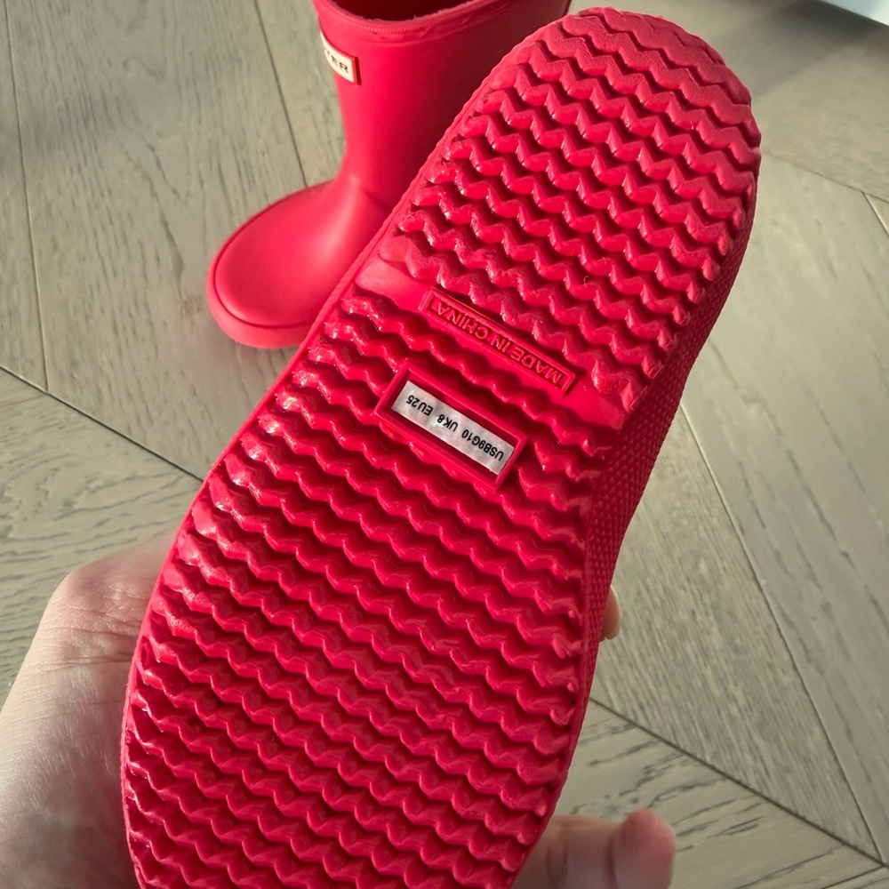 Hunter Bold Red Waterproof Boots - Picture 3 of 4